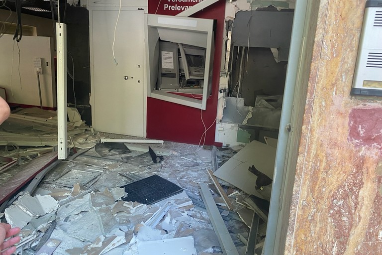 Esplosione al bancomat, furto fallisce - Altamura