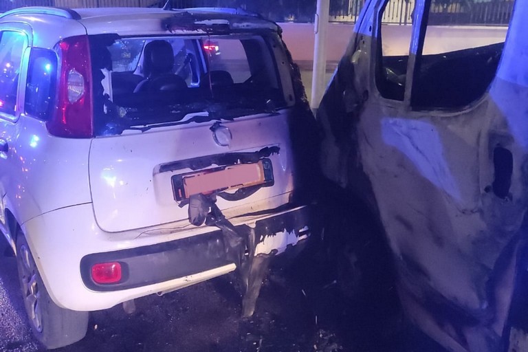 Immagine del post 23577 - Altamura Furgone in fiamme si muove da solo e finisce contro auto - Altamura