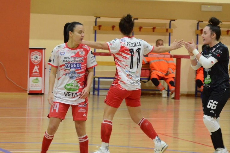 Soccer Altamura illude, poi la Women Roma dilaga - Altamura