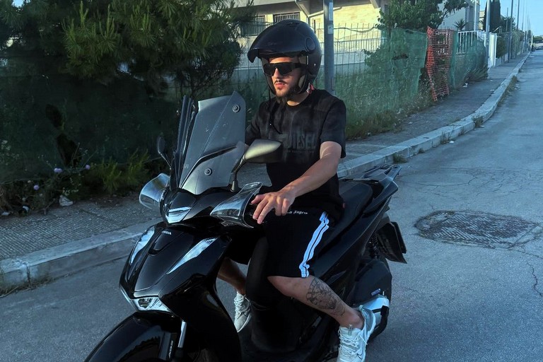 Immagine del post 8247 - Altamura Oggi i funerali di Flavio Disabato, per lui un corteo di moto e scooter - Altamura