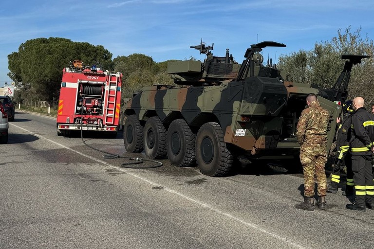 Immagine del post 1954 - Altamura Fiamme su mezzo dell'Esercito, in salvo i militari - Altamura