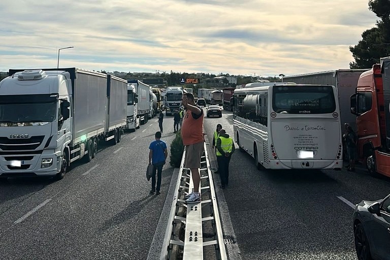 Immagine del post 26104 - Altamura Secondo giorno di protesta degli autotrasportatori - Altamura