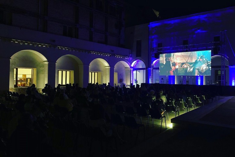 Immagine del post 14055 - Altamura Sostegno alle rassegne e ai premi del settore cinema - Altamura