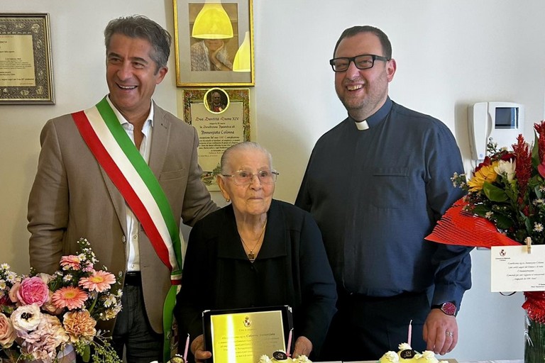 Immagine del post 11845 - Altamura Cento anni: auguri alla signora Nunziatina - Altamura