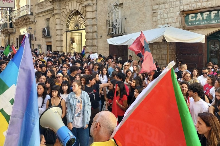 Manifestazione per Gaza, tanti studenti tra i partecipanti - Altamura