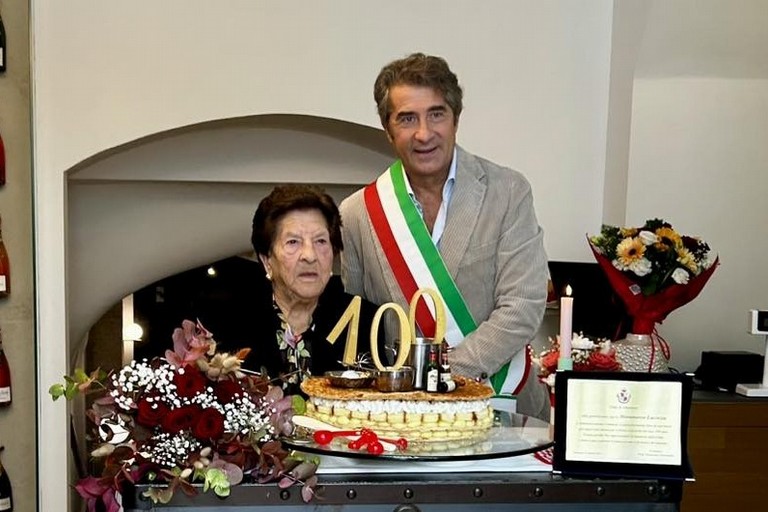 Immagine del post 12990 - Altamura Cento anni: auguri alla signora Lucrezia! - Altamura