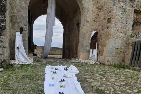 Immagine del post 7617 - Altamura Masseria Jesce: scenografia di abiti per un concerto - Altamura