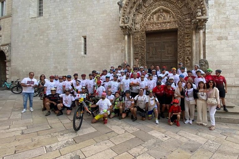 Immagine del post 8844 - Altamura Ciclo-pedalata per la salute dei reni e per la pace - Altamura