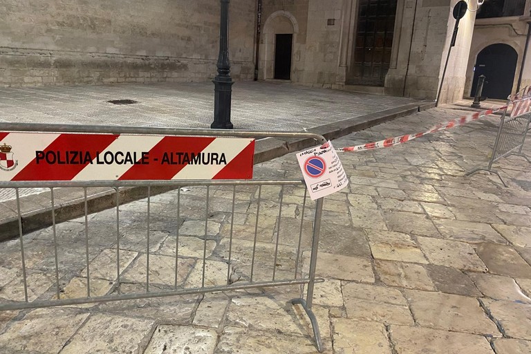 Lavaggio settimanale del corso e delle piazze - Altamura