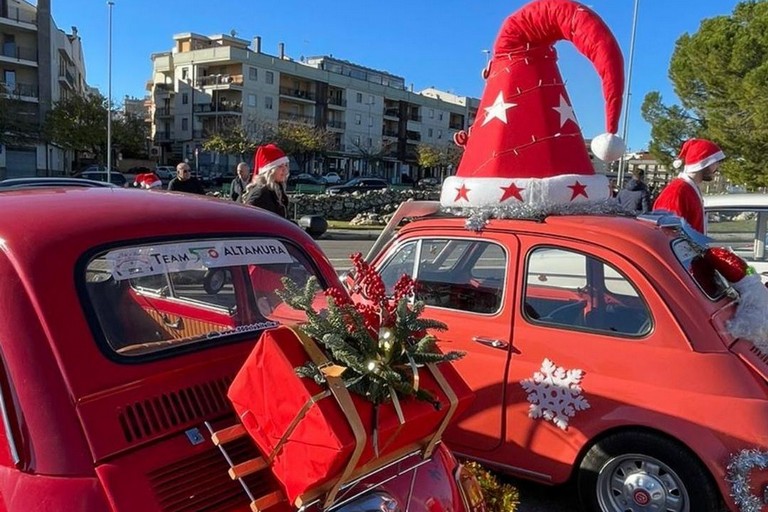 I Babbi Natale arrivano con la 500 Parade - Altamura