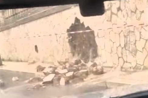Dopo forte pioggia cede muro in via Matera - Altamura