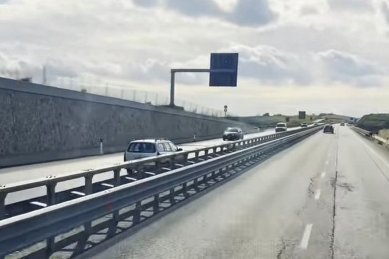 Immagine del post 16616 - Altamura Pericolo su statale 96: guida contromano, fermato in tempo - Altamura