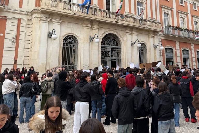 Immagine del post 26681 - Altamura La voce degli studenti per le strade e al Comune - Altamura