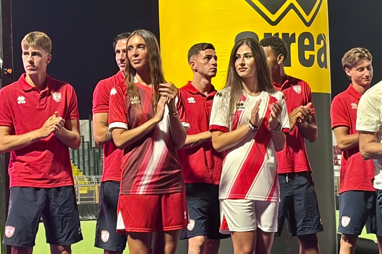 L'Altamura si presenta alla città: svelate squadra e nuove maglie per la stagione 2026/27 - Altamura