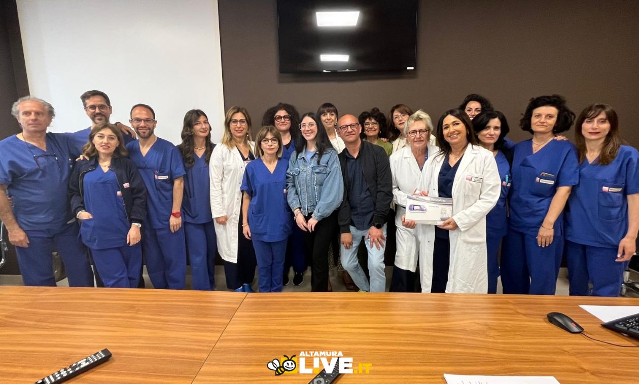 L’altamurano Vittoriano Fiorino e la sua famiglia donano un apparecchio al Servizio di Riabilitazione del Perinei - Altamura