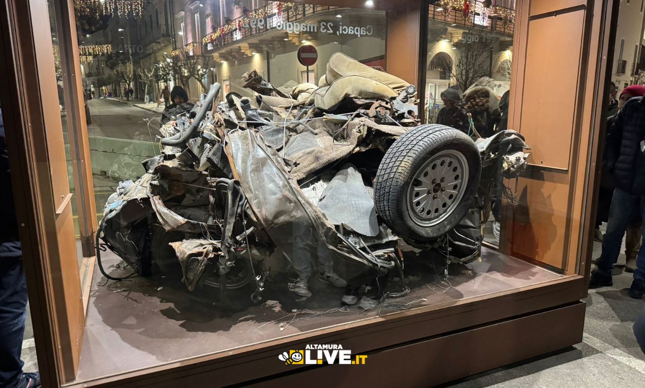 Immagine del post 817 - Altamura Altamura, “Mafia Ieri e Oggi: non ci avete fatto niente” esposta l’auto della scorta del giudice Giovanni Falcone - Altamura