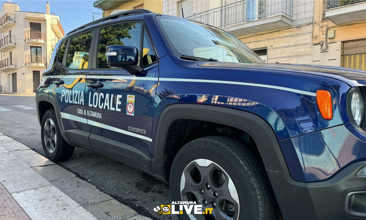 Immagine del post 7663 - Altamura Due agenti della Polizia Locale salvano bambina di 3 anni chiusa in auto sotto il sole - Altamura