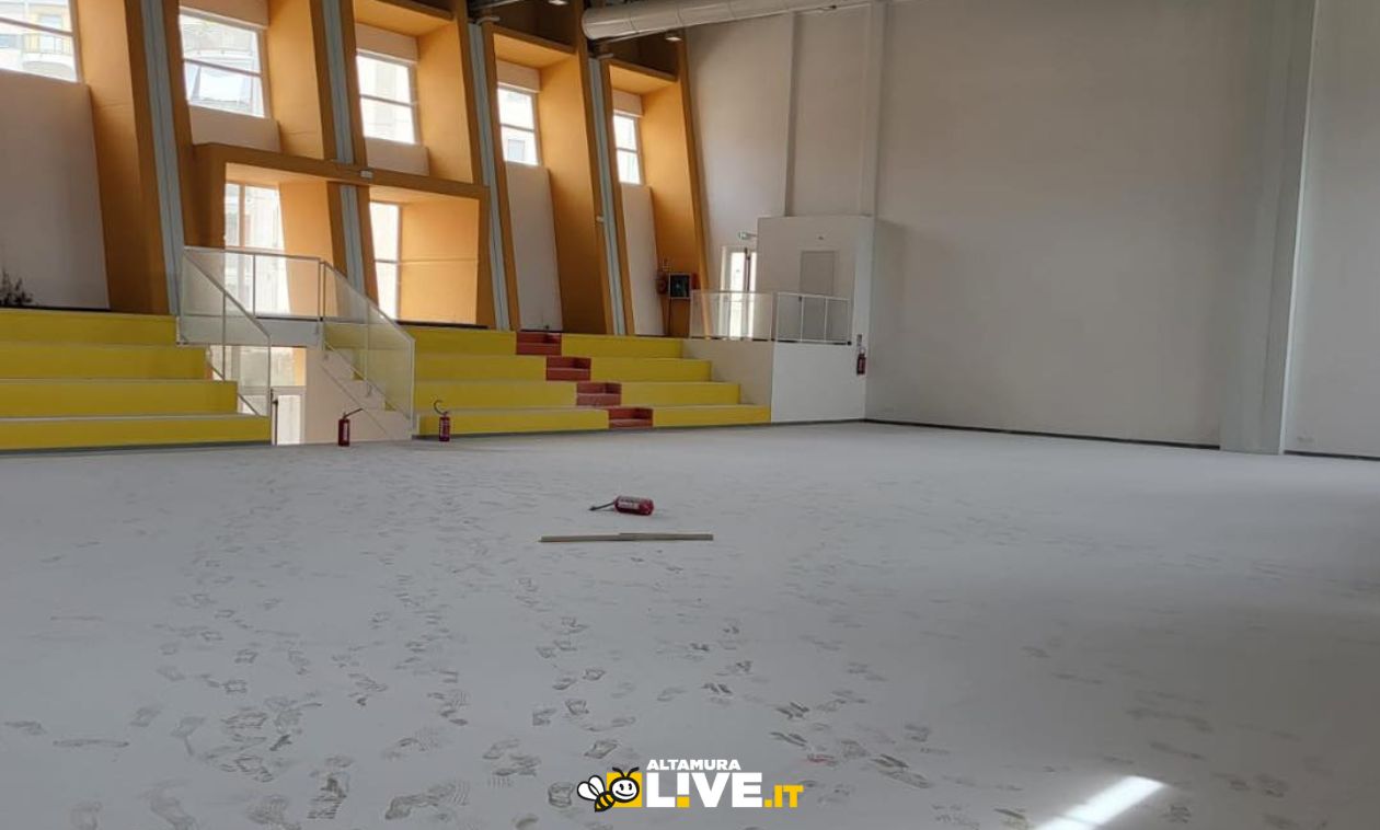 Immagine del post 7687 - Altamura Atti vandalici nella palestra e ai marciapiedi della Scuola “Padre Pio” di Altamura - Altamura