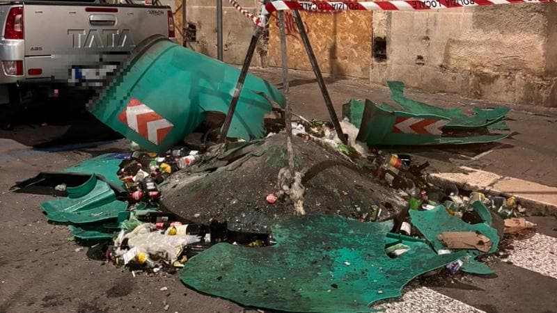 Bari, cinque cassonetti incendiati per i botti. Sei incidenti a Capodanno senza feriti gravi - Bari