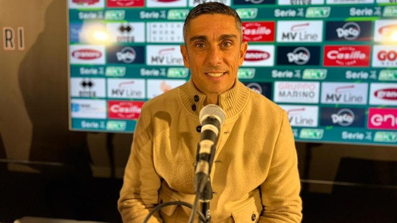 Immagine del post 1201 - Bari A Bari arriva il Frosinone, Longo annuncia Pereiro in campo. “Ma ora aspettiamo un centrocampista” - Bari
