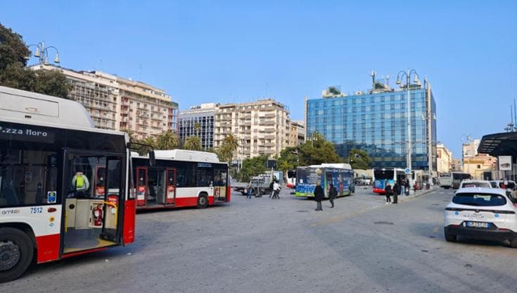 “Spostare il capolinea dei bus da piazza Moro”: i sindacati dopo l’incidente mortale a Bari - Bari