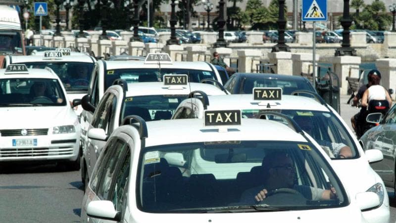 Pagelle ai taxi con un questionario online - Bari
