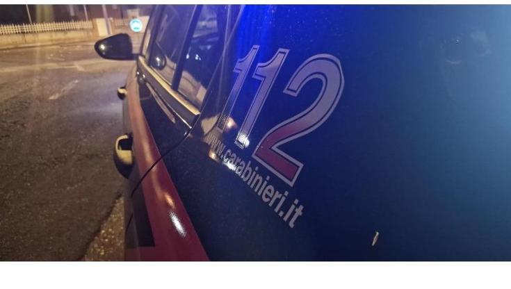 Ferisce con forbici compagna e suocera, per inseguirle cade dal balcone: uomo arrestato nel Salento - Bari