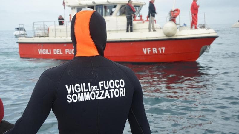 Recuperato il cadavere di un uomo nel mare di Santa Maria al Bagno: mistero su cause e identità - Bari