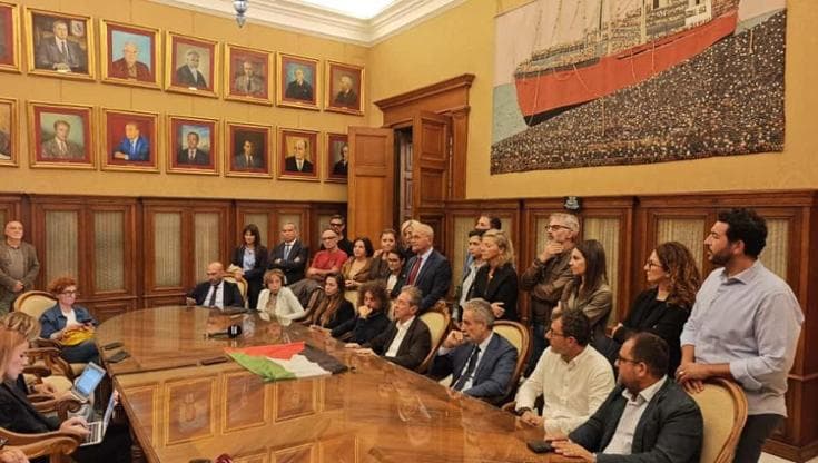 Immagine del post 12247 - Bari Al Comune di Bari presidio permanente per la Global Sumud Flotilla: “Luci accese in tutte le città” - Bari