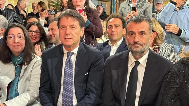 Immagine del post 13354 - Bari Elezioni, Conte abbraccia Decaro: “Ora l’aria è cambiata, insieme per la Puglia” - Bari