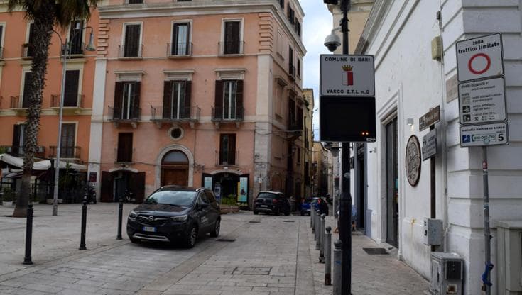 Immagine del post 14452 - Bari Bari, da oggi attivi 24 su 24 i varchi Ztl per la città vecchia: strada transitabili e parcheggi - Bari