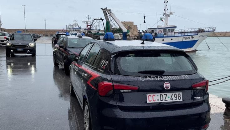 Immagine del post 18960 - Bari Pesce pulito nel porto e scarti gettati in mare, blitz tra le banchine a Trani: denunciati in otto - Bari