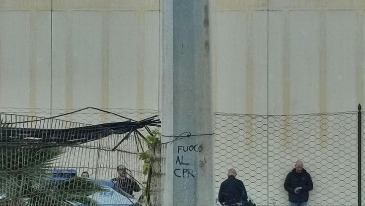 Immagine del post 6700 - Bari Bari, migrante nel Cpr beve shampoo e finisce in ospedale: stava facendo lo sciopero della fame - Bari