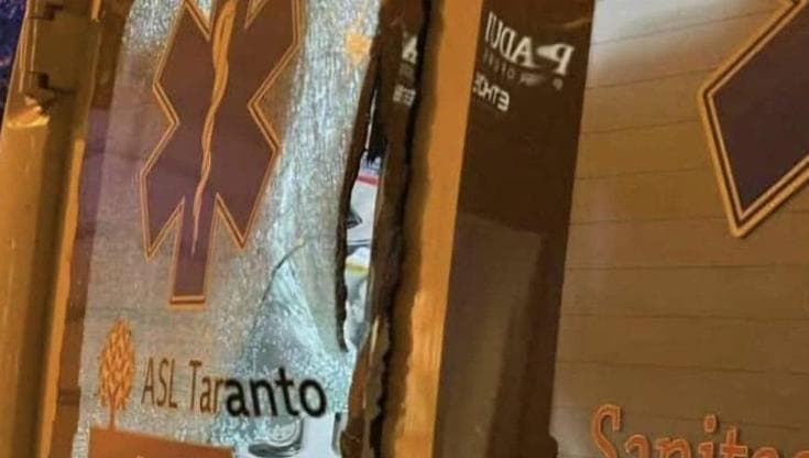 Immagine del post 6684 - Bari Taranto, ragazzino con un pugno rompe il vetro dell’ambulanza mentre il 118 soccorre il fratello - Bari