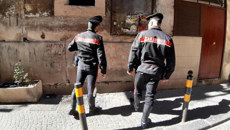 Immagine del post 20005 - Bari “Servono soldi a casa”: costringe la compagna a prostituirsi con anziano per 10-20 euro. Denunciato - Bari