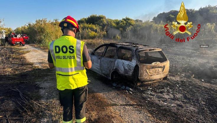 Il Salento brucia ancora: in fumo decine di ettari di vegetazione e bagnanti in fuga dalle spiagge - Bari