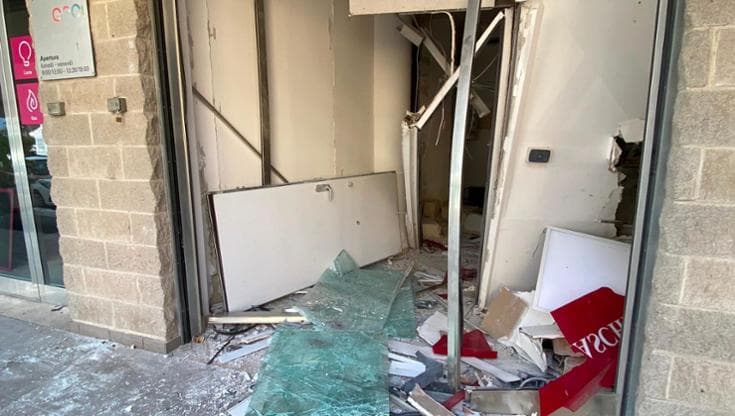 Immagine del post 23502 - Bari Modugno, ennesimo bancomat salta in aria nella notte: distrutta la filiale Mps già colpita nel 2025 - Bari