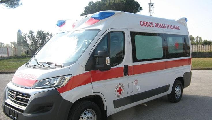 Gallipoli, accoltella il vicino che aveva avuto un diverbio con suo padre: arrestata una donna - Bari