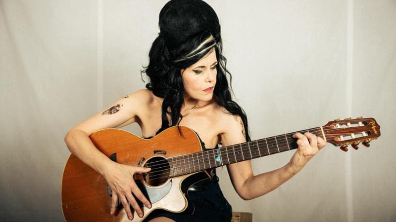 Melania Giglio a Bari: “Faccio rivivere a teatro l’anima fragile di Amy Winehouse” - Bari