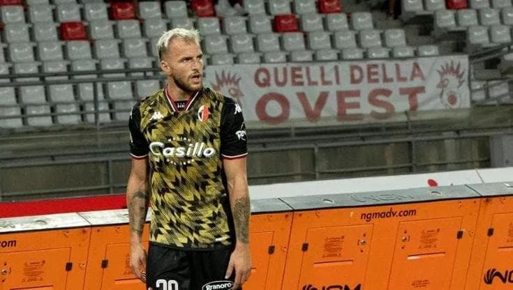 Immagine del post 12281 - Bari Scommesse, Sibilli squalificato per 8 mesi: il Bari perde l’attaccante per tutta la stagione - Bari
