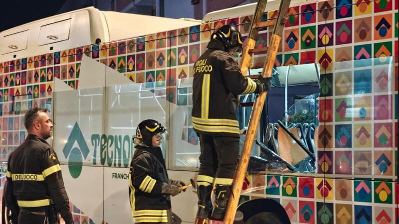 Quei sassi contro i bus, le follie di Halloween e le tragedie ignorate - Bari