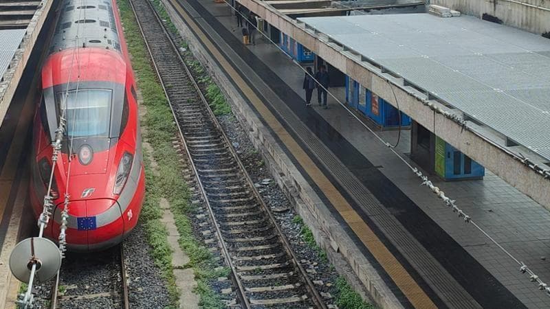 Immagine del post 15576 - Bari Treni, linea Pescara-Bari bloccata per 18 ore: cosa è successo. “Treno colpito da cavo, poi il caos” - Bari