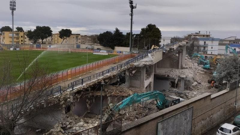 Immagine del post 3128 - Bari Addio alla gradinata “Franco Mancini” e alle curve: parte il restyling dello stadio di Matera - Bari