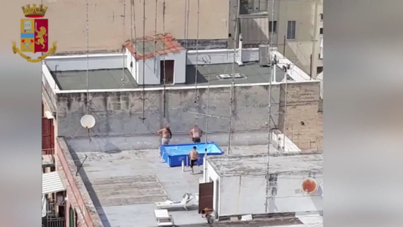 Bari, droga spacciata su terrazzi (con piscina abusiva) e scantinati: 12 arresti a San Pasquale - Bari