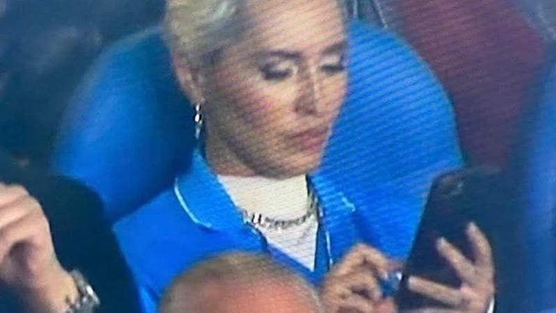 Immagine del post 5134 - Bari Serena Brancale, l’ira dei tifosi del Bari per lo scatto con De Laurentiis con la maglia del Napoli - Bari