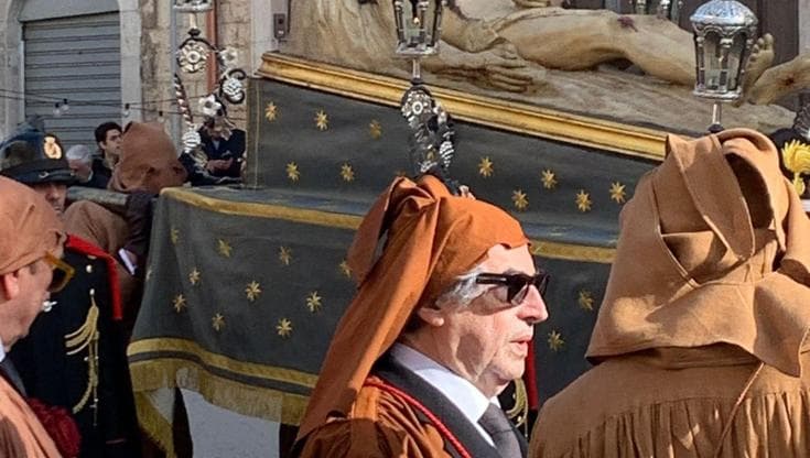 Immagine del post 19023 - Bari Riccardo Muti alla processione dei Misteri di Molfetta. “Per la prima volta come un confratello” - Bari