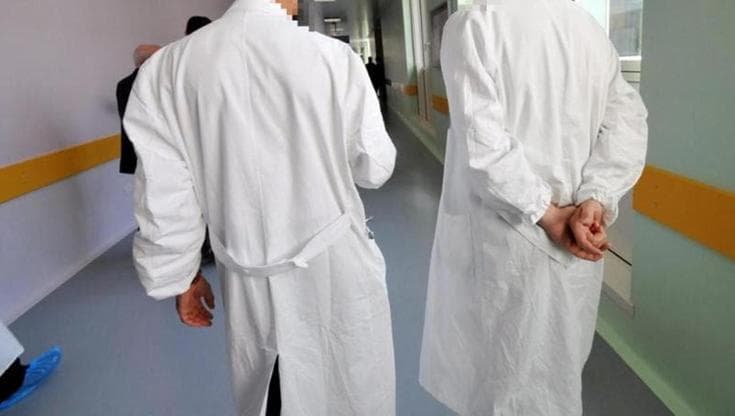 Liste d’attesa truccate per far saltare la fila a chi pagava: licenziato dirigente Asl a Brindisi - Bari
