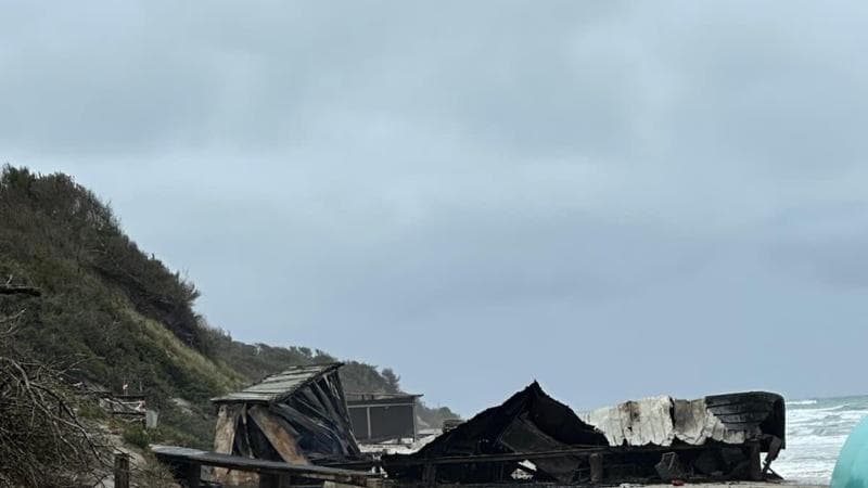 Rogo devasta il lido Due Mori ad Alimini, si indaga su un cortocircuito. “Siamo basiti” - Bari