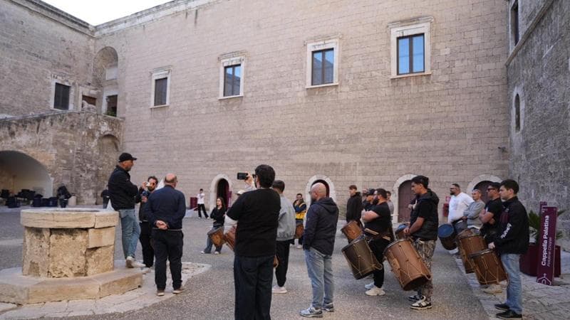 Bari, il sindaco incontra i ragazzi della Militia Sancti Nicolai: “Rappresentate la città” - Bari