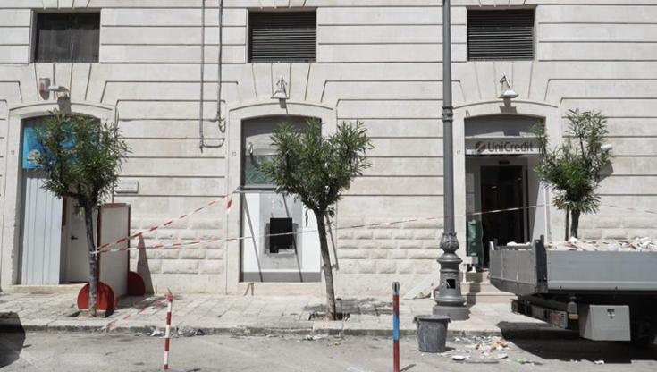 Immagine del post 7985 - Bari Terlizzi, assalto al bancomat Unicredit con la tecnica della marmotta: portati via 80mila euro - Bari